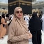 Rayakan Ultah ke-38 di Tanah Suci, Aura Kasih Diminta Tak Lepas Hijab