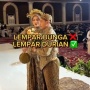 Viral Pengantin Ubah Tradisi Lempar Bunga Jadi Lempar Durian, Netizen Ngamuk vs Ngakak