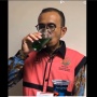Tampangnya Viral usai Bikin Konsumen Pertamax Sakit Hati, Muncul Video Editan Riva Siahaan Minum Cairan "Pertalite"