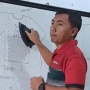 Viral Guru Ajari Murid Setrika dan Lipat Baju, Ini Manfaat Libatkan Anak dalam Pekerjaan Rumah