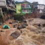 Hujan Lebat Picu Bencana! Rumah Warga di Bogor Tersapu Longsor, Jembatan Putus