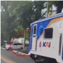 Detik-Detik LCGC Tertabrak Kereta di Solo, Netizen: Punya Mobil tapi Nggak Punya...