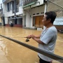 Ogah Pusing Jakarta Banjir, Bapak-bapak di Pejaten Asyik Mancing: Dapat Lele Dumbo!
