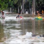 Beredar Video Warga Dinarasikan Jebol Tembok Perumahan Galaxy saat Banjir Bekasi, Tuai Pro Kontra