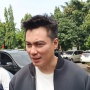 Melayat ke Rumah Duka Hotma Sitompul, Penampilan Baim Wong Tuai Pro Kontra