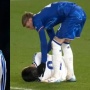 Kevin Diks Bikin Pedro Neto Mati Kutu dan Cole Palmer Minta Maaf