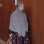 7 Inspirasi Fashion Hijab Natasha Rizky dari Tunik Sampai Abaya, Anggun!