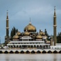 Saling Berbagi di Ramadan: Mengapa Memberi Lebih Membahagiakan?
