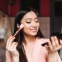 Bolehkah Salat Idulfitri Pakai Make Up? Begini Pandangan Buya Yahya