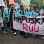 RUU TNI Resmi Disahkan, Pengerahan Pasukan Sejak Dini Hari Picu Kontroversi