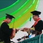 Momen Buya Yahya Wisuda S1 Meski Punya Gelar Profesor: Dosennya Berebut Cium Tangan
