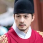 Tampil Garang Jadi Raja, Kim Ji Hoon Siap Lawan Iblis di The Haunted Palace