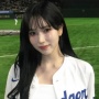 Intip Gaya Hangout Effortless ala Mina TWICE, 4 Outfit yang Wajib Kamu Coba!