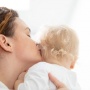 5 Cara Mencegah Bayi Dicium Orang Lain saat Kumpul Lebaran, Waspada Bahayanya