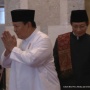 Prabowo Tiba di Masjid Istiqlal Bareng Didit, Gibran, dan Jan Ethes, Jemaah Berdiri Abadikan Foto
