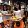 Hooters Bangkrut, Para Pelayan Seksinya Kemana?