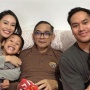 7 Potret Kenangan Ray Sahetapy Bersama Anak Cucu, Ayah dan Kakek Terbaik!