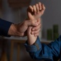 Jangan Salahkan Diri! Ini 8 Cara Mengatasi Trauma akibat Kekerasan Seksual