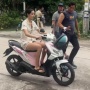 Gaya Anggun Lisa BLACKPINK Motoran Gunakan Honda BeAT, Auranya Terpancar