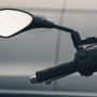 Mengapa Spion Motor Standar "Melebar" seperti Sayap? Terungkap Ini Alasannya