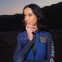 Katy Perry Terbang ke Luar Angkasa Bawa Bunga Daisy untuk Putrinya, Ini Momen Harunya