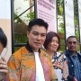 Dulu Tak Direstui Keluarga, Kini Baim Wong Curhat Sampai Nangis di Makam Ibunya Usai Resmi Cerai