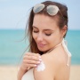 7 Merek Sunscreen yang Cepat Meresap dan Nggak Bikin Lengket di Kulit