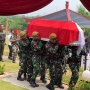 Hotma Sitompul Dimakamkan dengan Upacara Militer