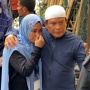 Faank Wali Tak Kuasa Menahan Air Mata di Pemakaman Ibu Mertua