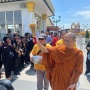 Dari Surabaya hingga Medan, Warga Tersentuh Menyambut Perjalanan Spiritual Biksu Thudong di Jakarta