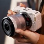 Bye-Bye Ribet! Canon EOS R50 V, Kamera One-Hand Operation untuk Kreator Konten Kekinian