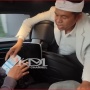 Bertemu Tukang Kerupuk Tuna Netra, Dedi Mulyadi Beli Dagangannya Rp 400 ribu