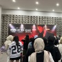 ARMY Jakarta Totalitas! Riasan On Point Terjang Hujan Demi J-Hope di GBK