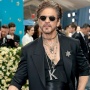Debut Shah Rukh Khan Guncang Met Gala 2025, Tak Begitu Dikenali di Barat