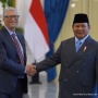 Sambil Tenteng Dokumen, Bill Gates Semringah Bertemu Prabowo di Istana Merdeka