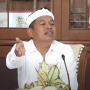 Filosofi di Balik Totopong Dedi Mulyadi: Lebih dari Sekadar Ikat Kepala