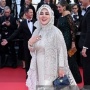 Pamer Foto Bareng Angelina Jolie di Cannes, Syahrini Dicap Bak Warlok Minta Foto Bareng Bule