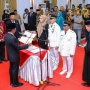 20 Tahun Angkut Sampah, Arifin Dilantik Jadi Lurah di Kabupaten Bone