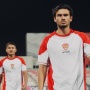 Resmi Pengangguran, Nathan Tjoe-A-On Pakai Seragam Alfamart