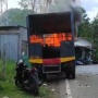 Demo Mahasiswa Universitas Cenderawasih Tolak Kenaikan UKT Ricuh, 4 Polisi Terluka dan Truk Dibakar