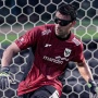 Kiper Timnas Indonesia Latihan Pakai Kacamata Hitam, Apa Fungsinya?