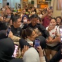 Jumpa Fans Berubah Haru: Jennifer Coppen Tak Kuasa Menahan Tangis karena Hadiah Ini