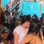 Asyik Joget di Hajatan, Panggung Roboh dan Puluhan Warga Terjatuh