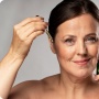 Rekomendasi 7 Serum Retinol untuk Usia 50 Tahun, Murah Meriah Mulai Rp30 Ribuan!