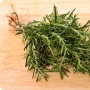 5 Sampo Rosemary untuk Atasi Kebotakan, Rambut Segar dan Kuat Seharian