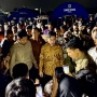 Gibran Muncul di Tengah Isu Pemakzulan, Bagi-bagi Susu di Kapuk Muara