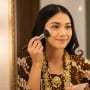 Daftar 6 Jenis Bedak Bikin Wajah Makin Glowing Saat Berkeringat, Makeup Tak Luntur dan Harga Murah!