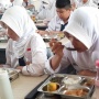 Hendak Disantap Siswa, Program Makan Bergizi Gratis Prabowo di Papua Ada Belatung