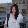 Tampil Kece saat Traveling dengan 6 Padu Padan Outfit ala Rebecca Klopper