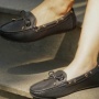 Bosan Pakai Flat Shoes? Ini 4 Pilihan Sepatu Moccasin Stylish Buat Ngantor!